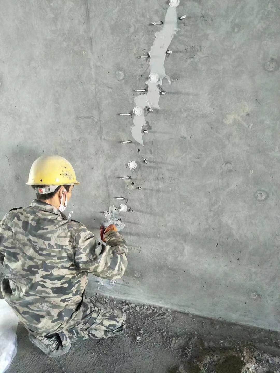 射阳混凝土楼板裂缝加固施工的方案